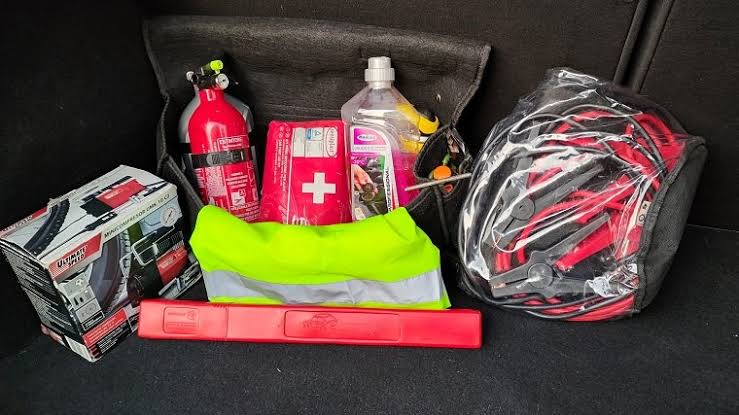 Essential Items to Always Carry in Your Car