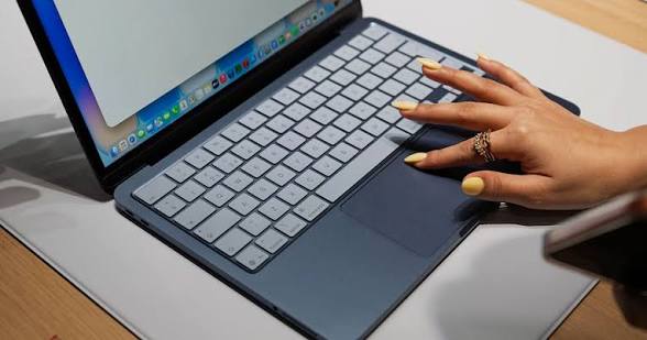 MacBook Neo Review