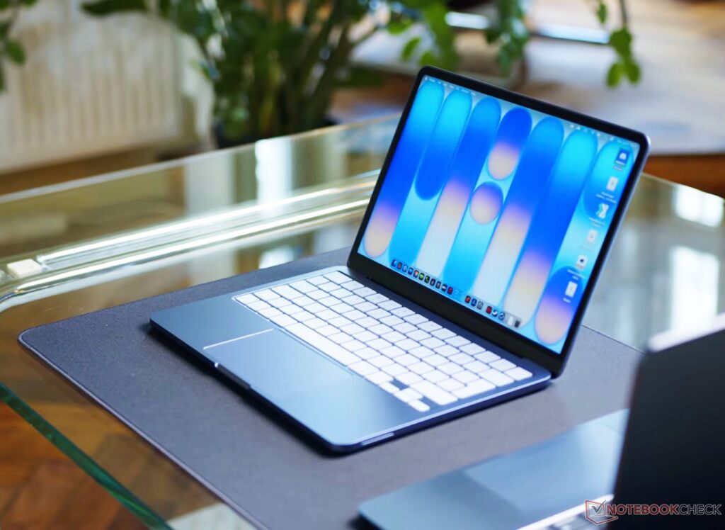 MacBook Neo Review